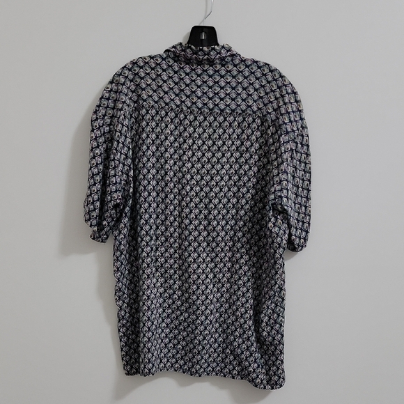 Stylish Black and White Geometric Men's Shirt Size L - Picture 2 of 6